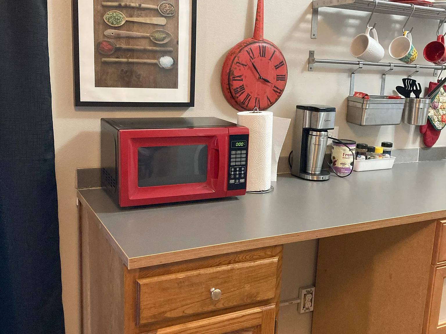 West Plaza Furnished Studio Apartments — Photo 4