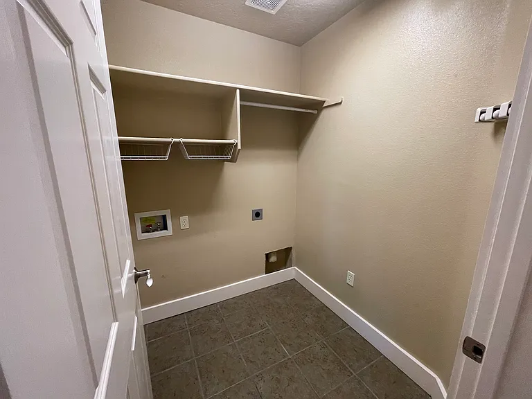 1572 E Locust View Ln — Photo 14