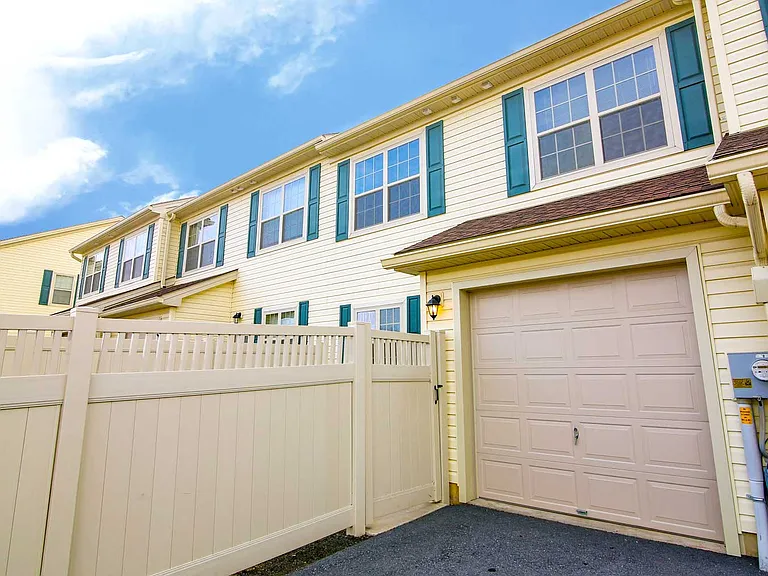 East Hills Townhomes at Bethlehem — Photo 11