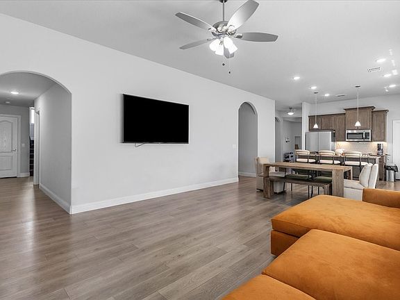 4th image of 648 Sirius Dr