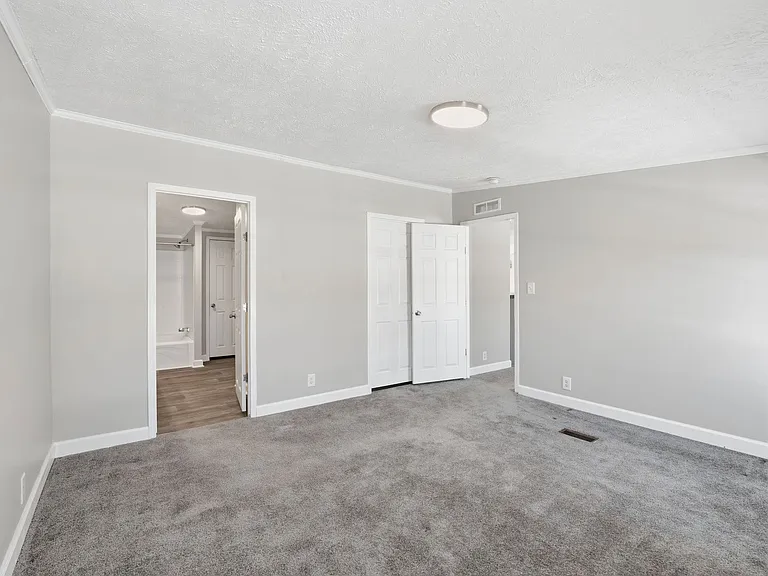 11049 Franklin St — Photo 16