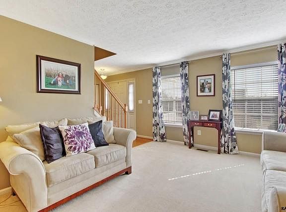 4th image of 15394 Revere Dr
