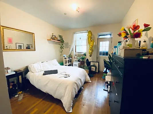 Rented by Compass | media 10