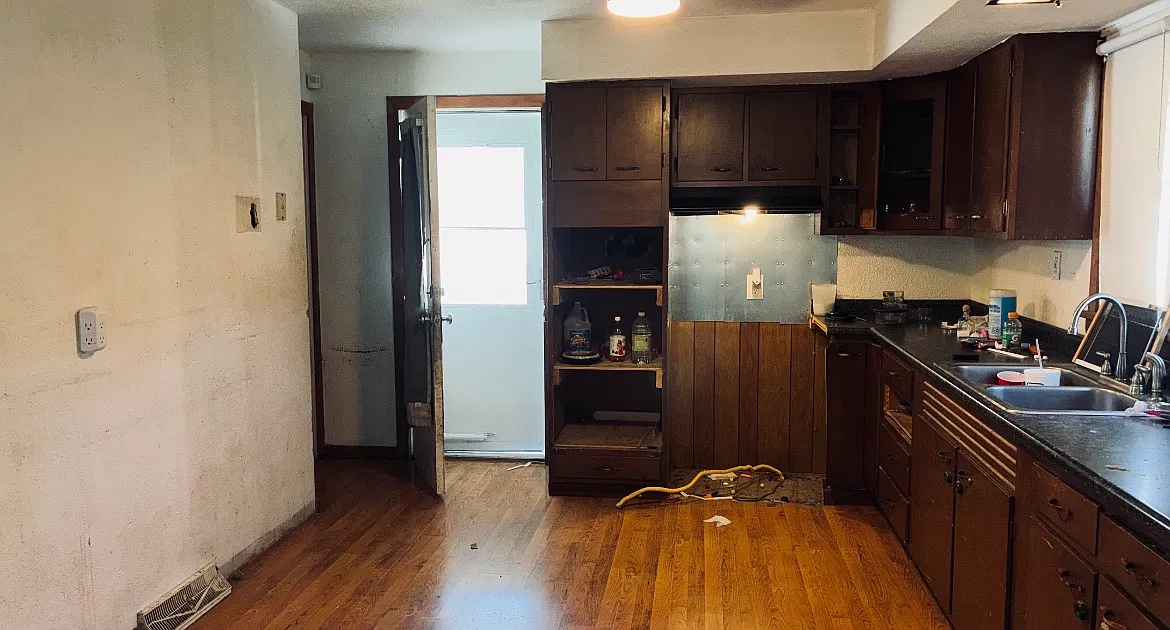 3 bed, 780 sqft, $1,200 — Photo 3