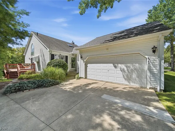 645 Grand View Ln, Aurora, OH 44202