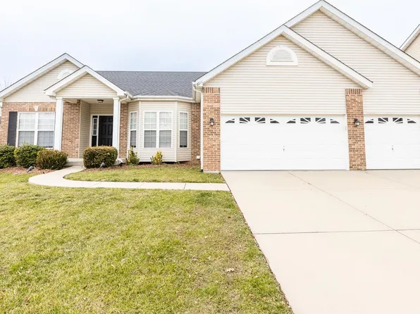 6821 Pelham Manor Dr, Fairview Heights, IL 62208