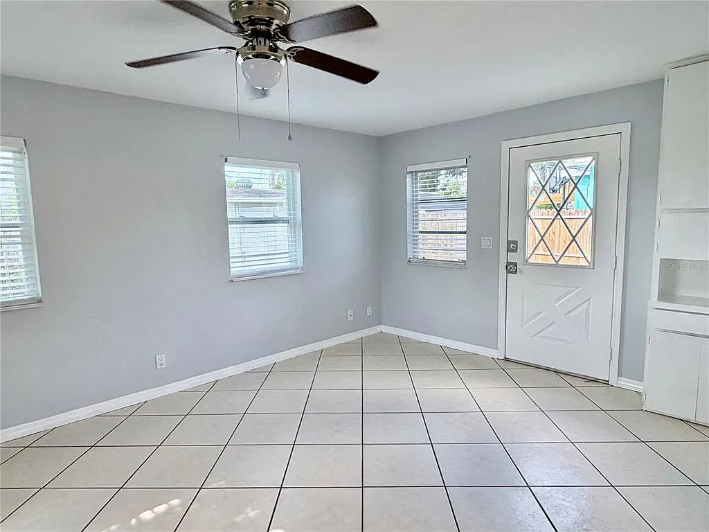 3 bed, 2.0 bath, 1210 sqft, $2,700 — Photo 3