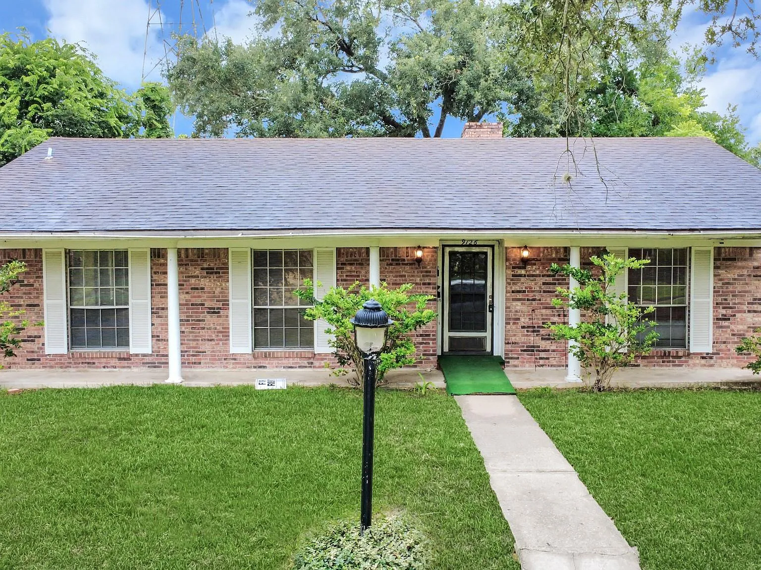 4 bed, 2.5 bath, 1801 sqft, $2,200 — Photo 1