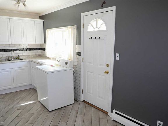 5th image of 23840 Lambrecht Ave