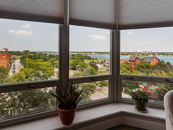 205EHarbortown708-129