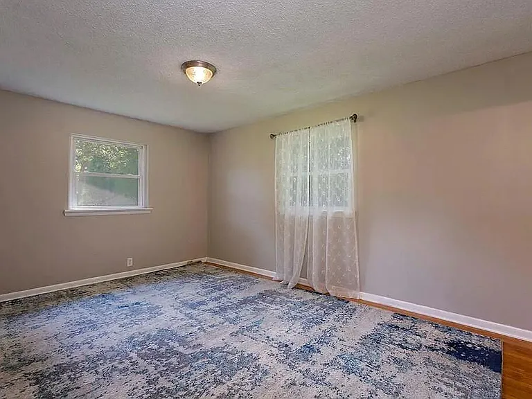 8221 Oxford Dr — Photo 7