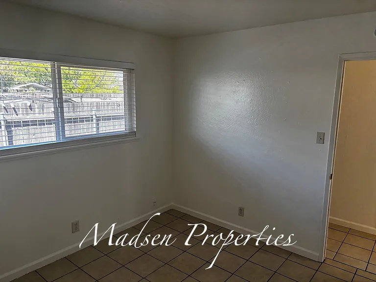 26 Mono Ave #B — Photo 8