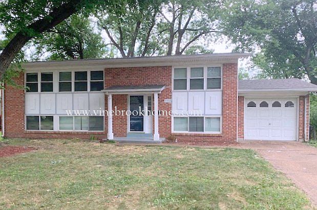 1st image of 2215 Spoonwood Ln