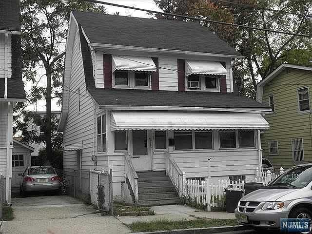 2nd image of 242 Alexander St