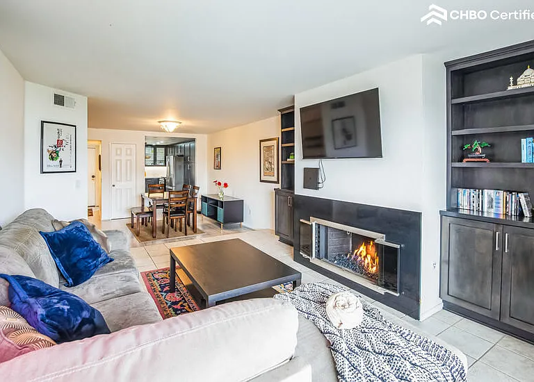 1942 Grace Ave #217 — Photo 3