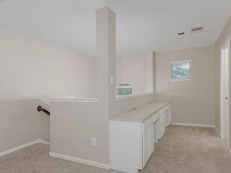 50 E Pipers Green St — Photo 21