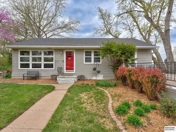 8544 Underwood Ave, Omaha, NE 68114