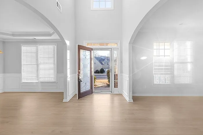 5 bed, 4.0 bath, 2931 sqft, $2,599 — Photo 3