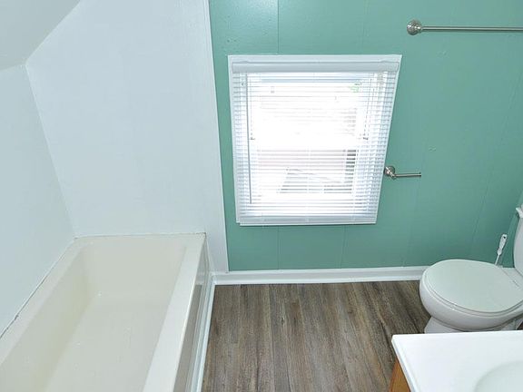 5th image of 212 S Wooster Ave APT 3