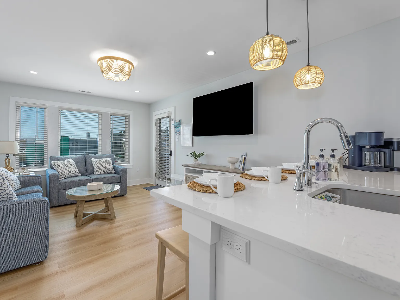 2 bed, 800 sqft, $5,000 — Photo 2