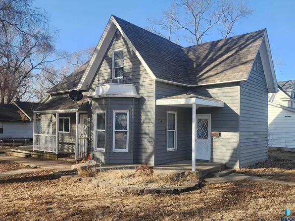 315 W 5th St, Canton, SD 57013