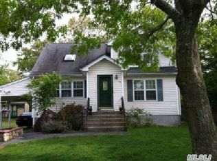 36 Carr Ln, Medford, NY 11763