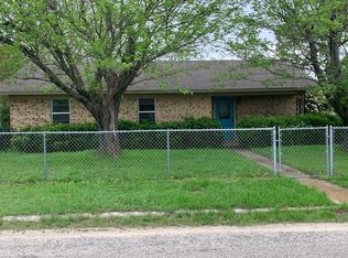 901 Chestnut St, Hico, TX 76457