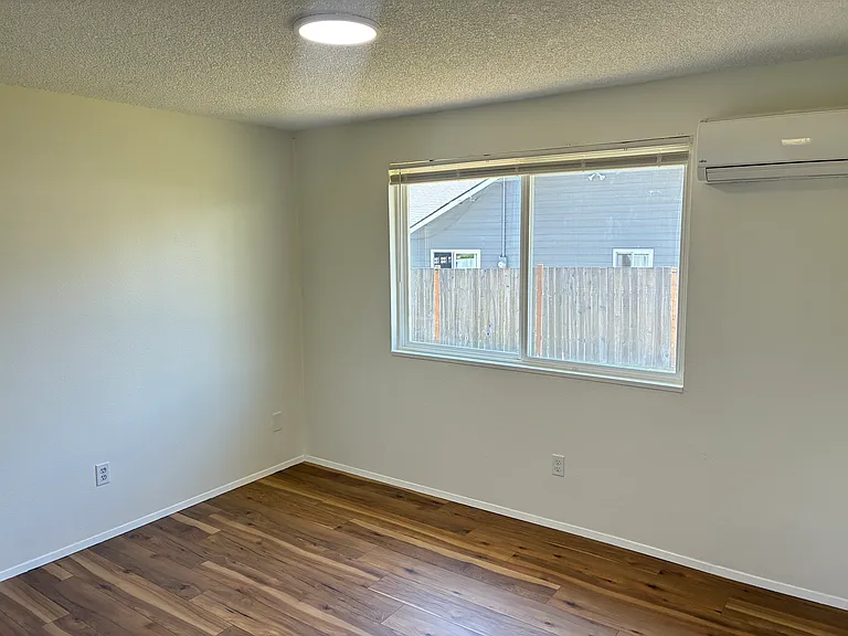 1302 Pine Ave — Photo 11