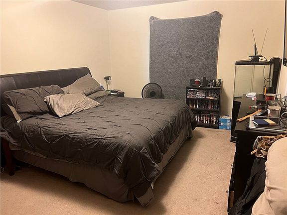4th image of 2062 NW Hickory Ln #9