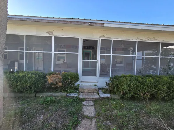 3-6 Newman Dr, Lanark Village, FL 32323