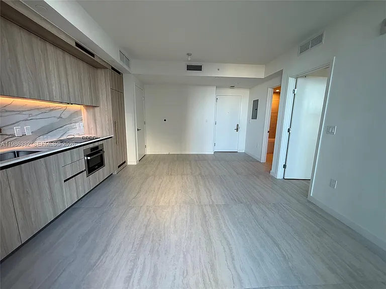77 SE 5th St #2015 — Photo 18