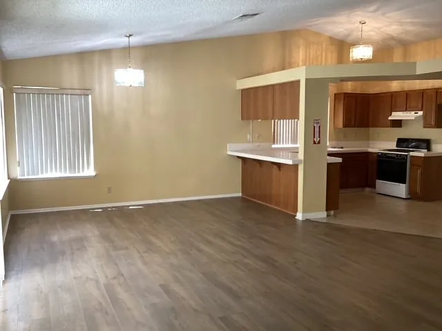 4660 Grandview Dr — Photo 7