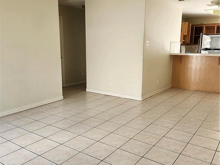 1501 W Carmen Ave #1 — Photo 3