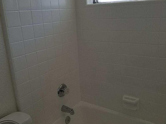 5th image of 920 S Park Cir APT 3