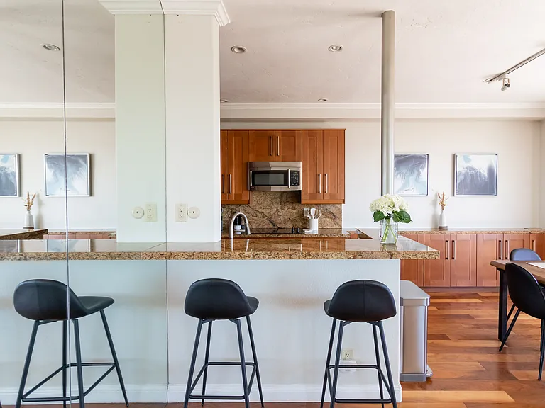 3217 Columbia St #8 — Photo 8