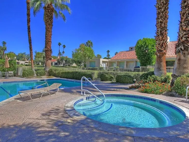 135 Desert West Dr — Photo 24