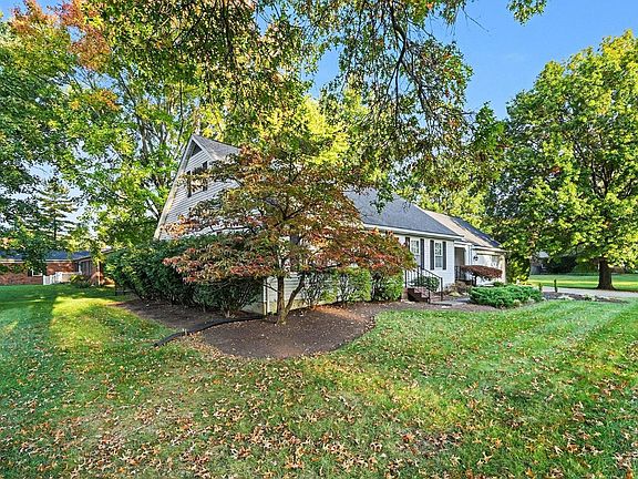 2nd image of 8253 Lake Ridge Dr