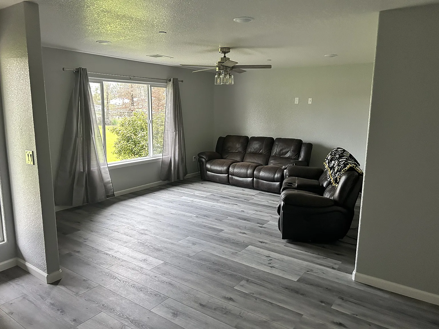 3 bed, 1950 sqft, $2,850 — Photo 2