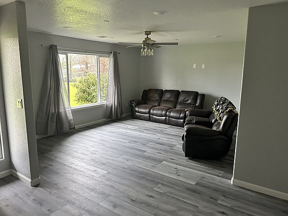 2nd image of 35232 Manon Ave