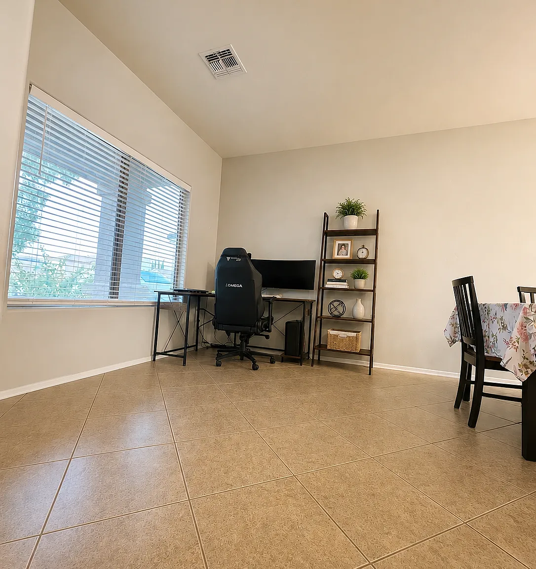 4 bed, 2.5 bath, 2213 sqft, $2,150 — Photo 4