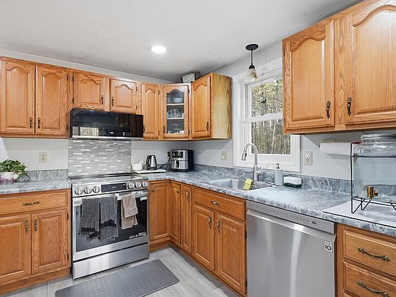 3rd image of 60 Walker Rd #60