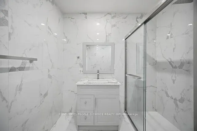 249 Burnhamthorpe Rd #-MAIN — Photo 32