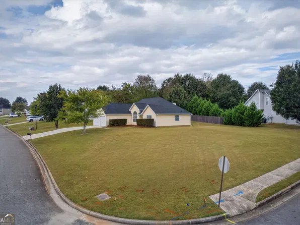 4135 Green Field Dr, Douglasville, GA 30135