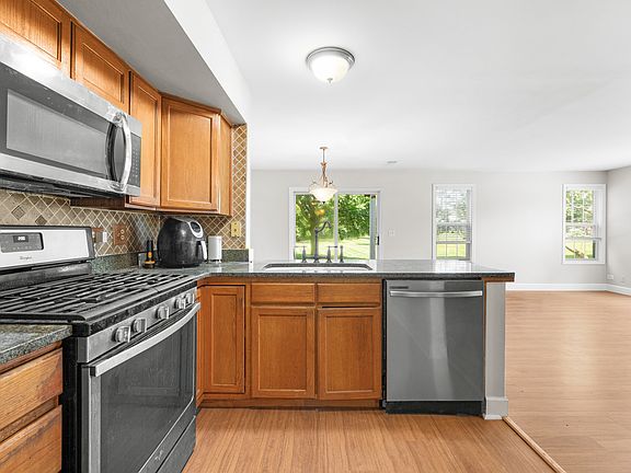 4th image of 1612 Thornfield Ct