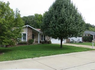 160 Bentwood Ln, Saint Peters, MO 63376