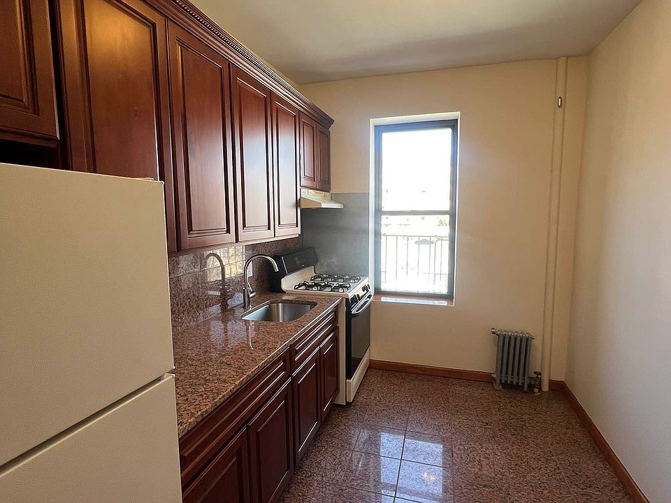 1st image of 402 Marine Ave #5