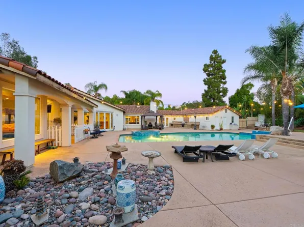 886 Singing Trails Dr, El Cajon, CA 92019
