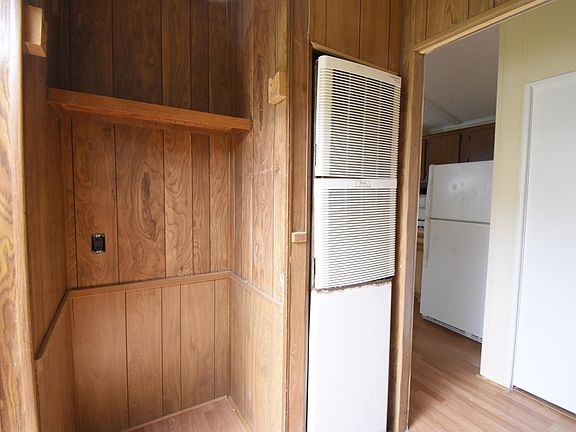 3rd image of 1504 N Winfree St #15