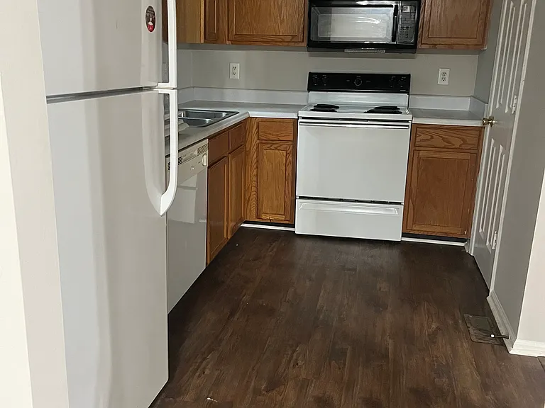 423 Ivy Crest Dr — Photo 4