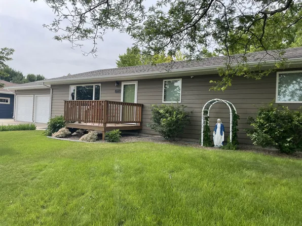 1005 Winchester Dr, Pierre, SD 57501